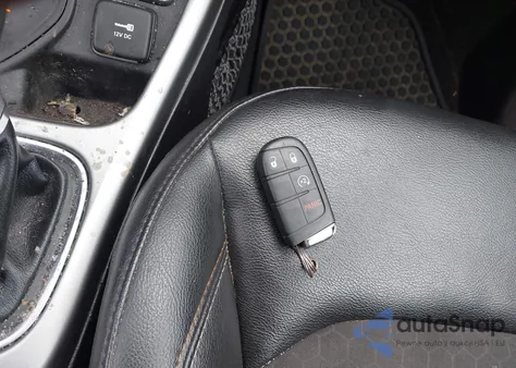 2018 Jeep Compass Latitude 4X4 from USA, damaged, VIN 3C4NJDBB1JT360813